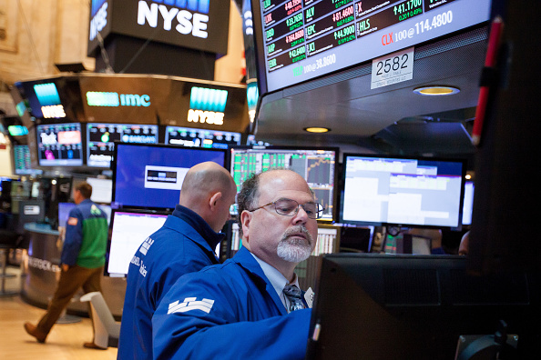S&P y Dow Jones abren estables tras explosión