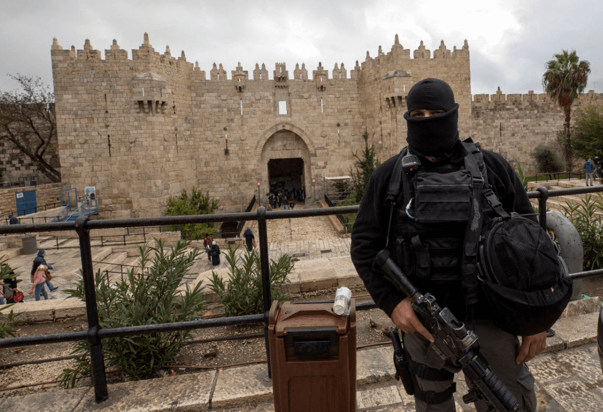 Un policía israelí en el casco viejo de Jerusalén