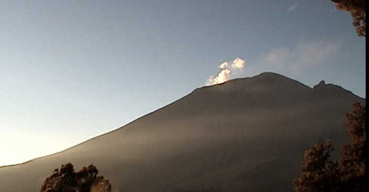 El volcán Popocatépetl emite 236 fumarolas de baja intensidad