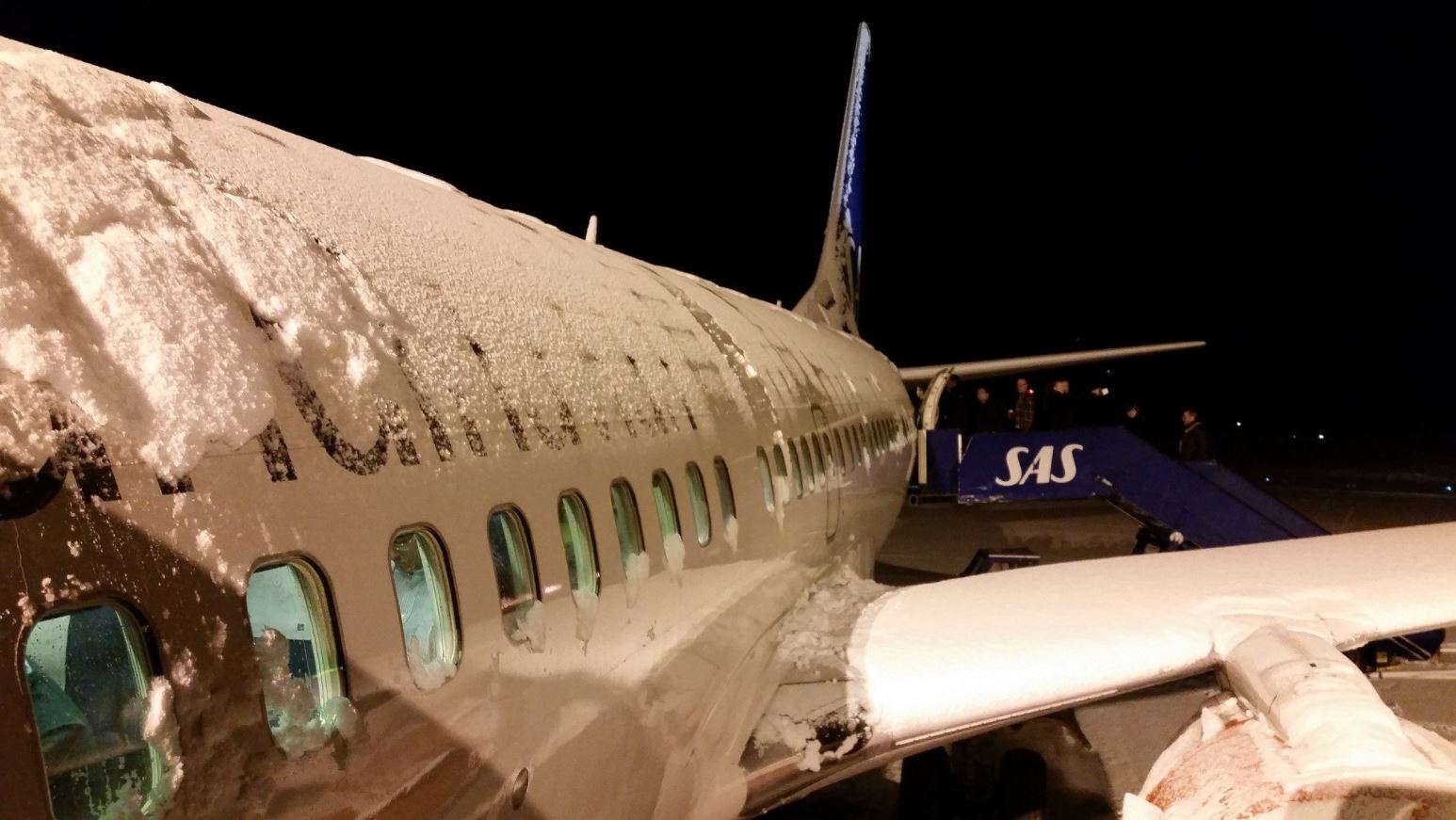 Miles de vuelos cancelados y retrasados por tormenta de nieve en EU