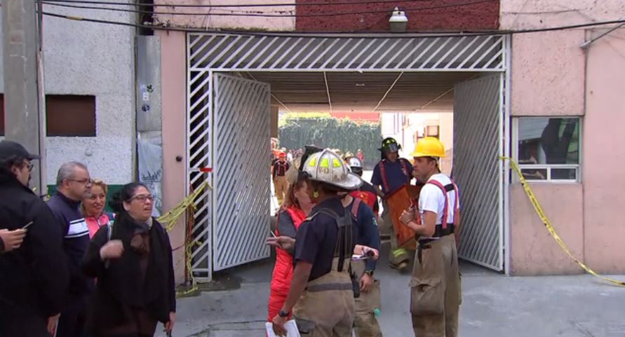 bomberos pertenencias edificio zapata dañado sismo