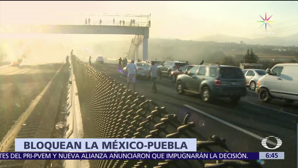 Bloquean la autopista México-Puebla durante más de ocho horas