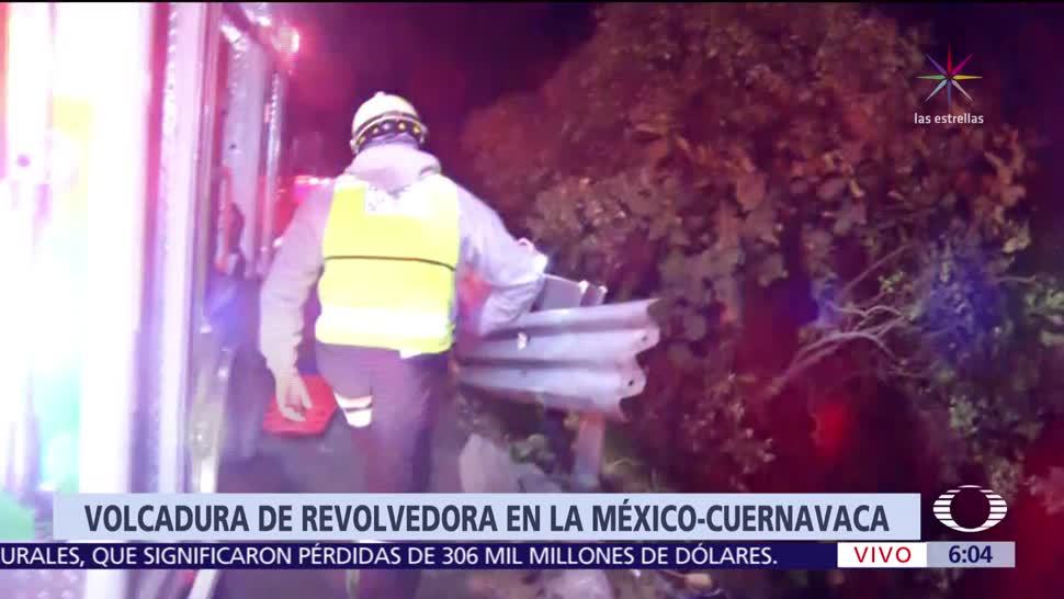 Revolvedora vuelca en la Autopista México-Cuernavaca