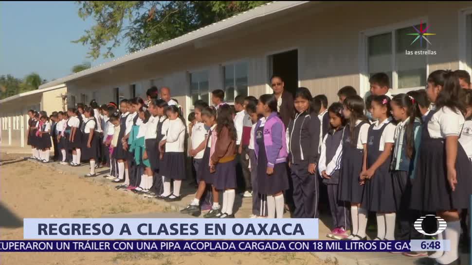 Tras sismos, regresan a clases miles de estudiantes en Oaxaca