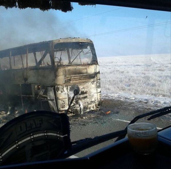 incendio de autobus de pasajeros deja al menos 52 muertos en kazajistan