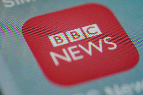 Periodistas de BBC se recortan el sueldo en solidaridad con sus compañeras