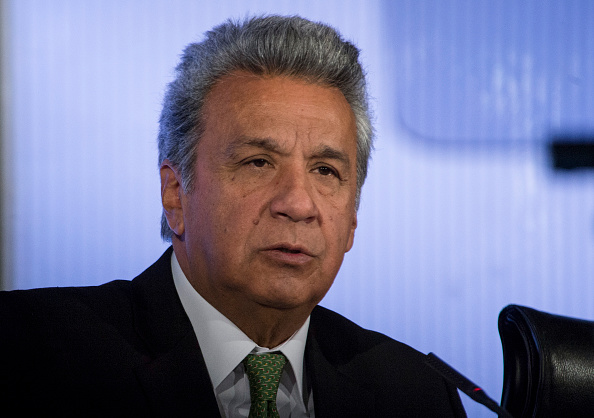 Presidente de Ecuador pide a todos los ministros que dimitan