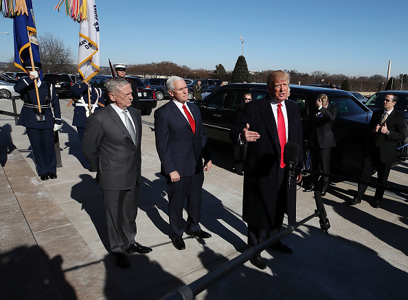 Trump visita Pentágono en apoyo al Ejército por posible cierre de Gobierno