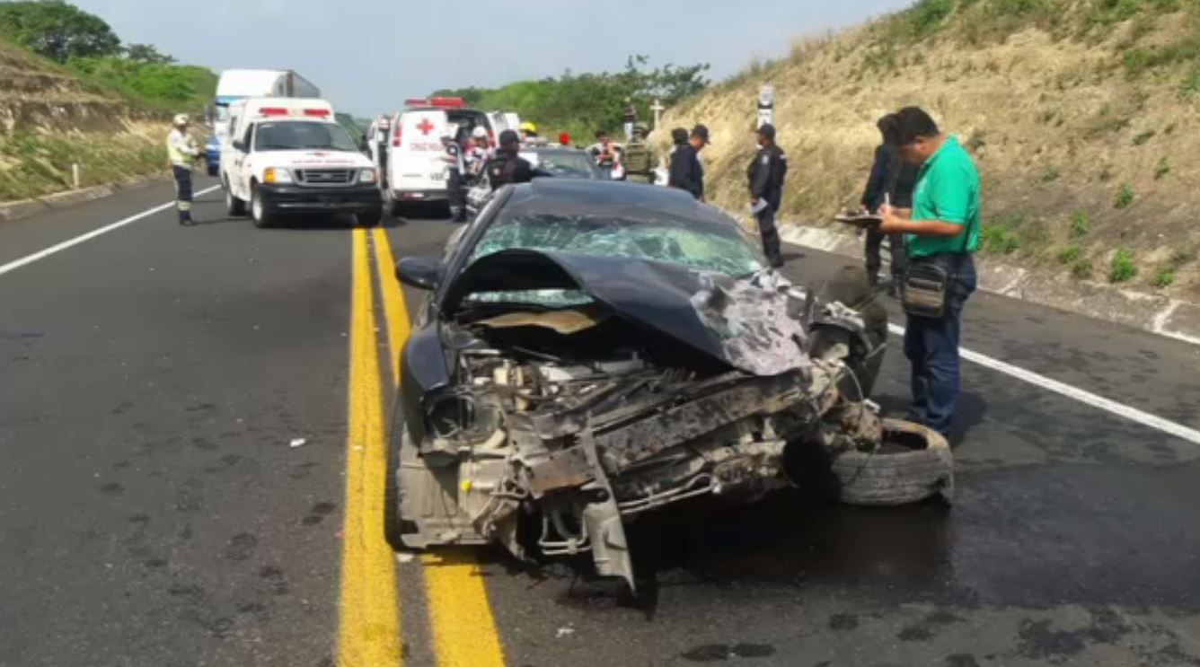 Accidente automovilístico deja un muerto y cinco lesionados