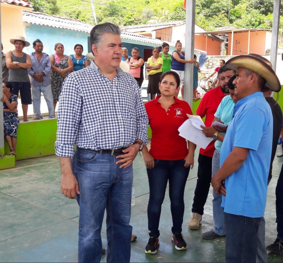 Aacusan al gobernador de Guerrero de abuso de poder