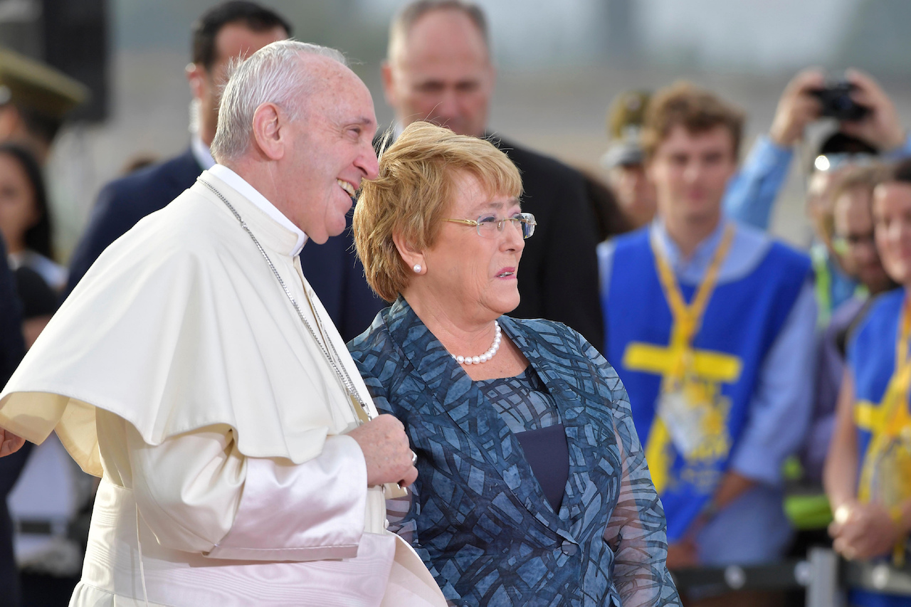 Papa-Francisco-Michelle-Bachelet-mapuche-Chile