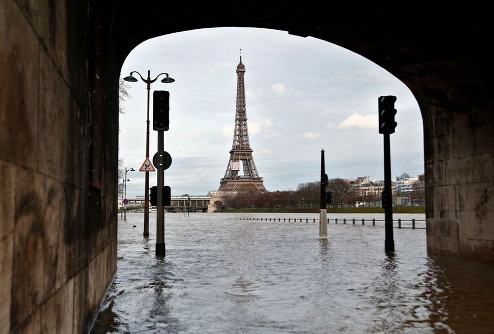personas evacuadas paris sena crecida alerta