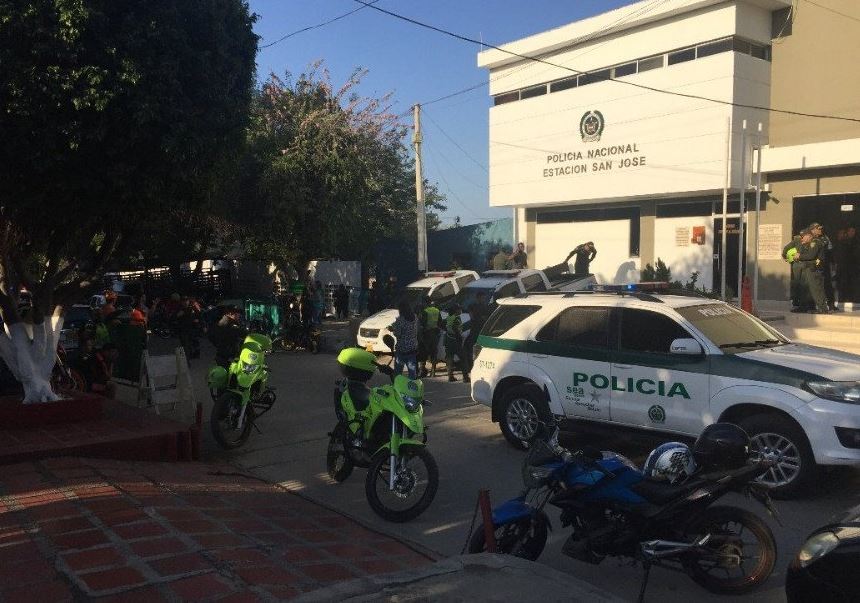 suman muertos ataque barranquilla policia explosion