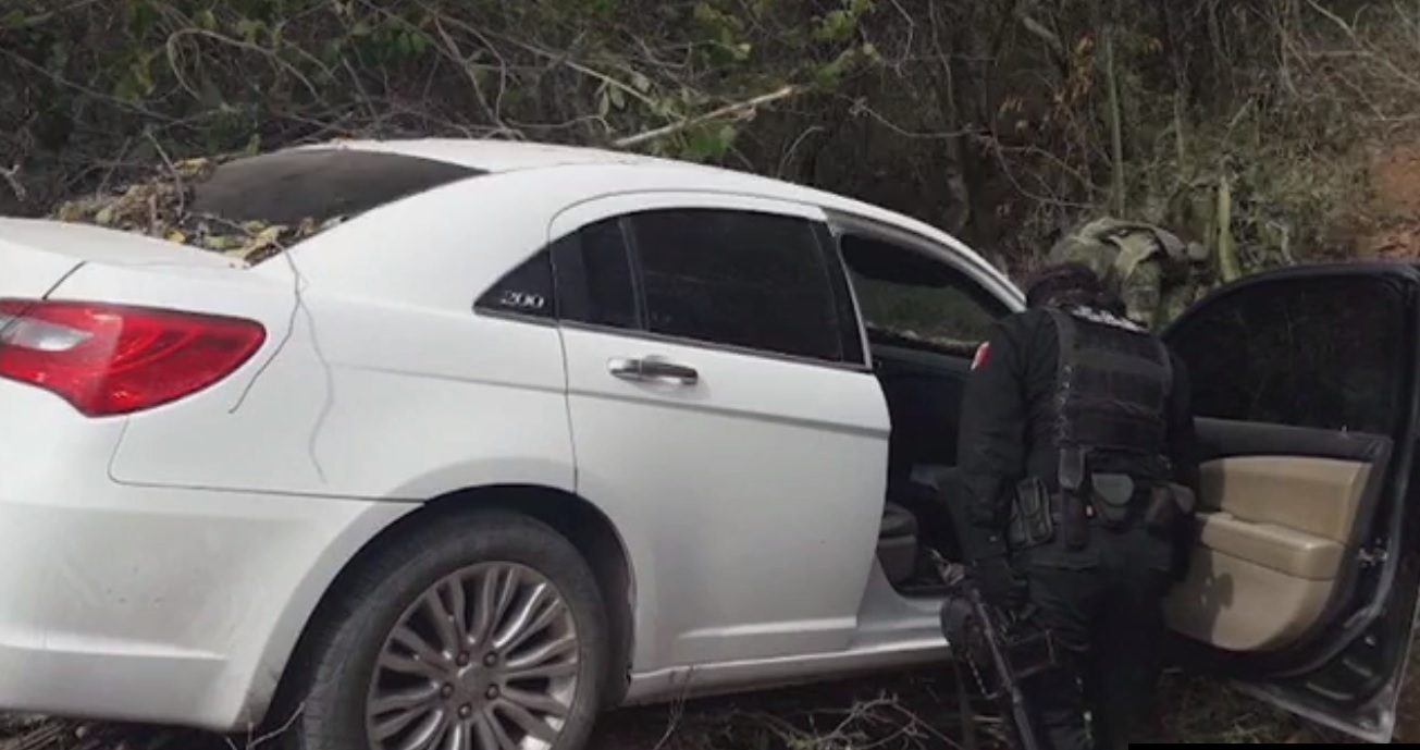 hombres armados asaltan a familia sobre autopista mazatlan durango