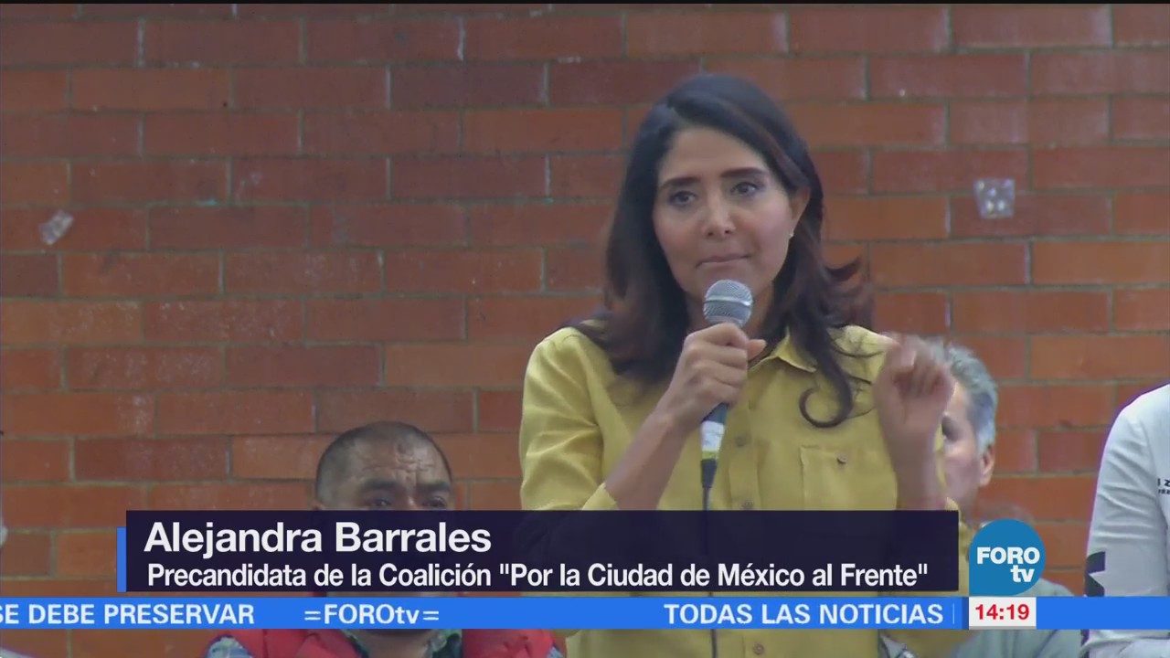 Barrales pide a habitantes de Iztapalapa emprender proyectos productivos