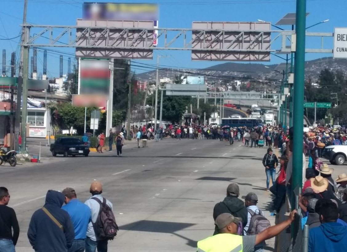 Reportan bloqueo en la Autopista del Sol, en Guerrero