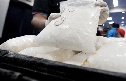 Aseguran 22 kilos de crystal dentro de un auto en Baja California