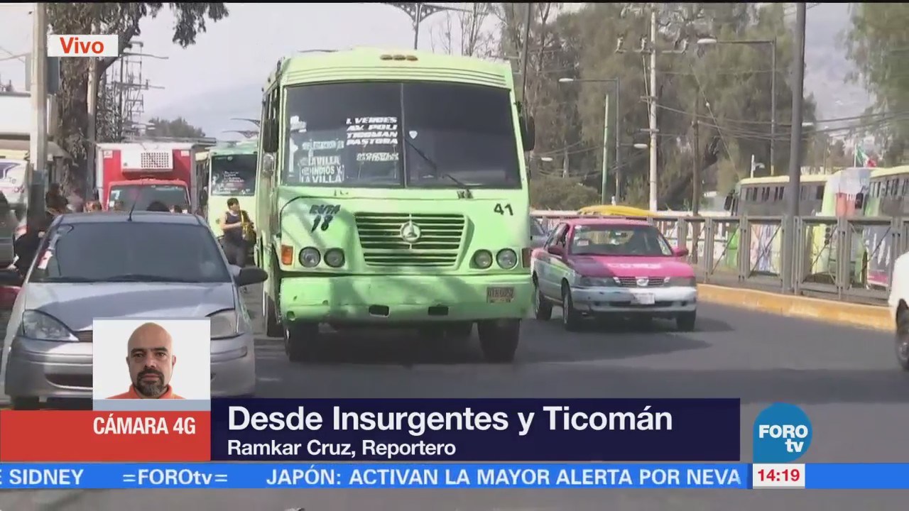 Camiones de pasajeros complican tránsito en calzada Ticomán