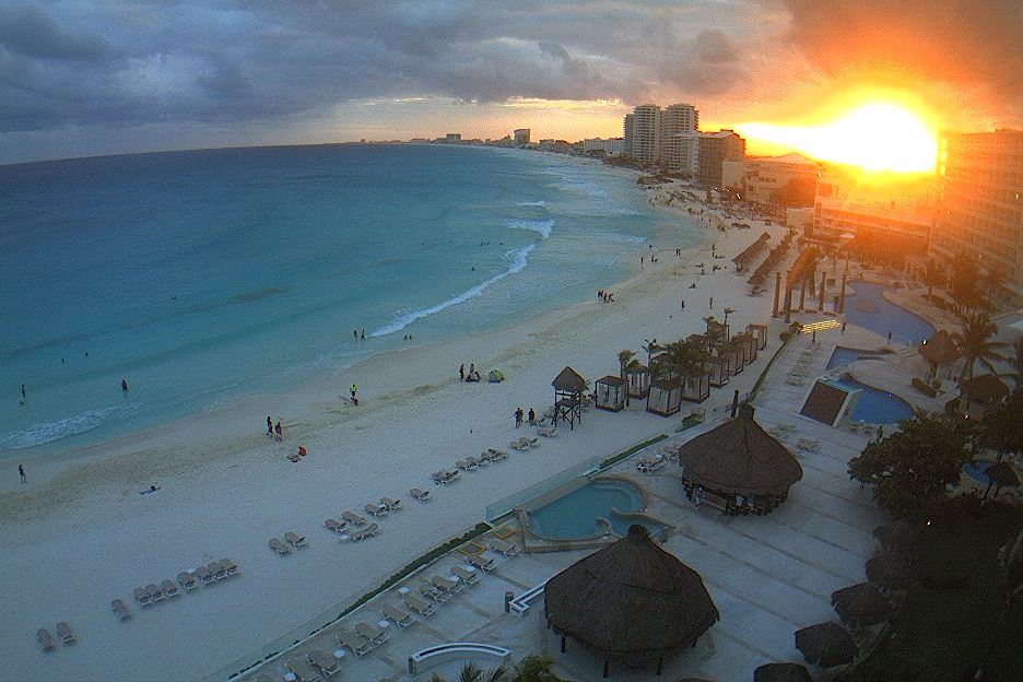Turistas disfrutan últimos días de vacaciones en playas de Quintana Roo