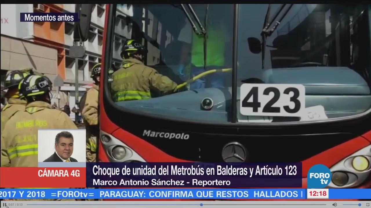 Choca metrobús y auto en Balderas, CDMX