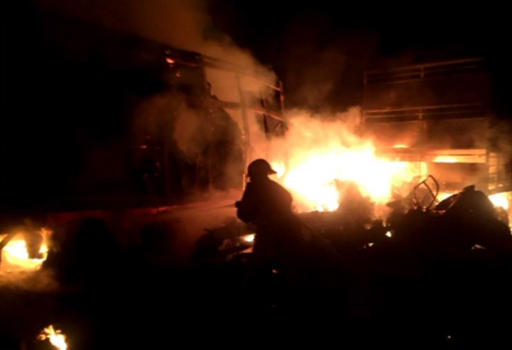 Chocan tráileres y uno se incendia en la autopista Aguascalientes-León