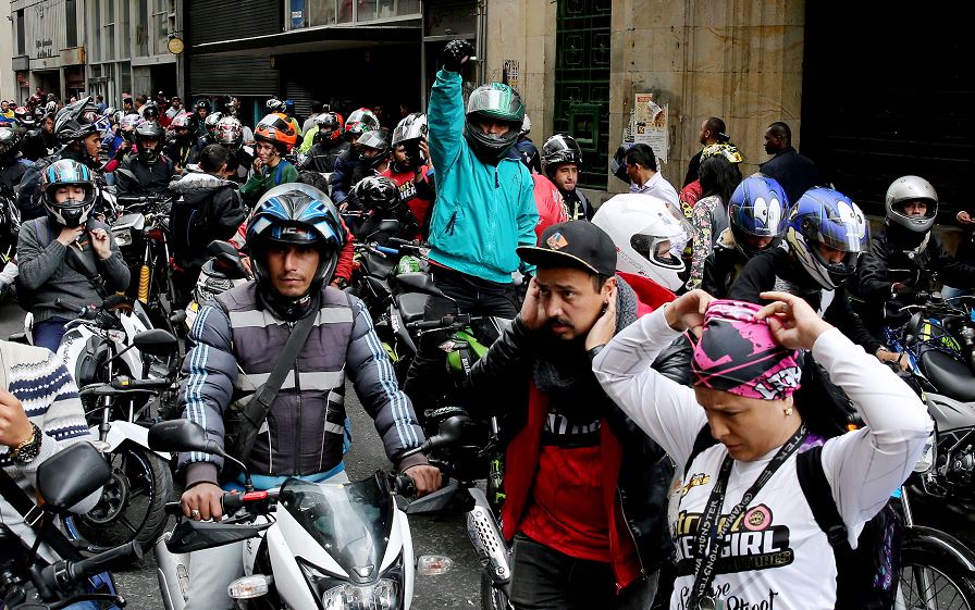 Prohíben pasajero masculino en motocicletas en Bogotá