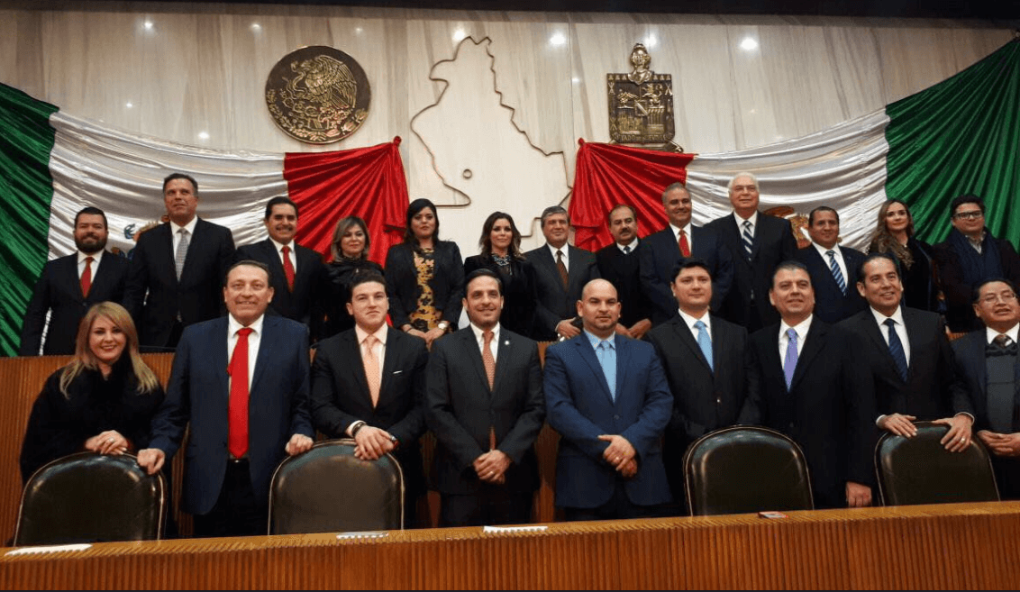 Congreso de Nuevo León toma protesta al gobernador interino