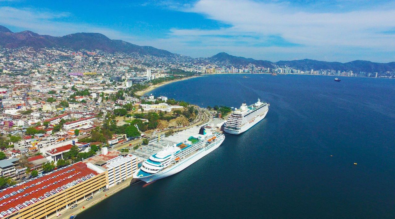 llegan a acapulco, dos cruceros con mas de dos mil turistas