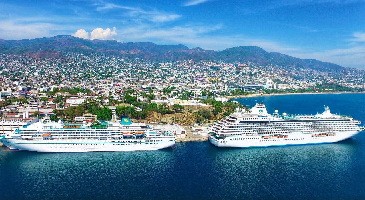 llegan a acapulco, dos cruceros con mas de dos mil turistas