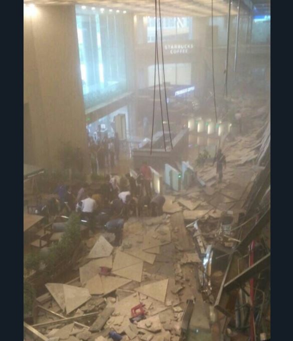 derrumbe de estructura en bolsa de yakarta, indonesia, deja varios heridos