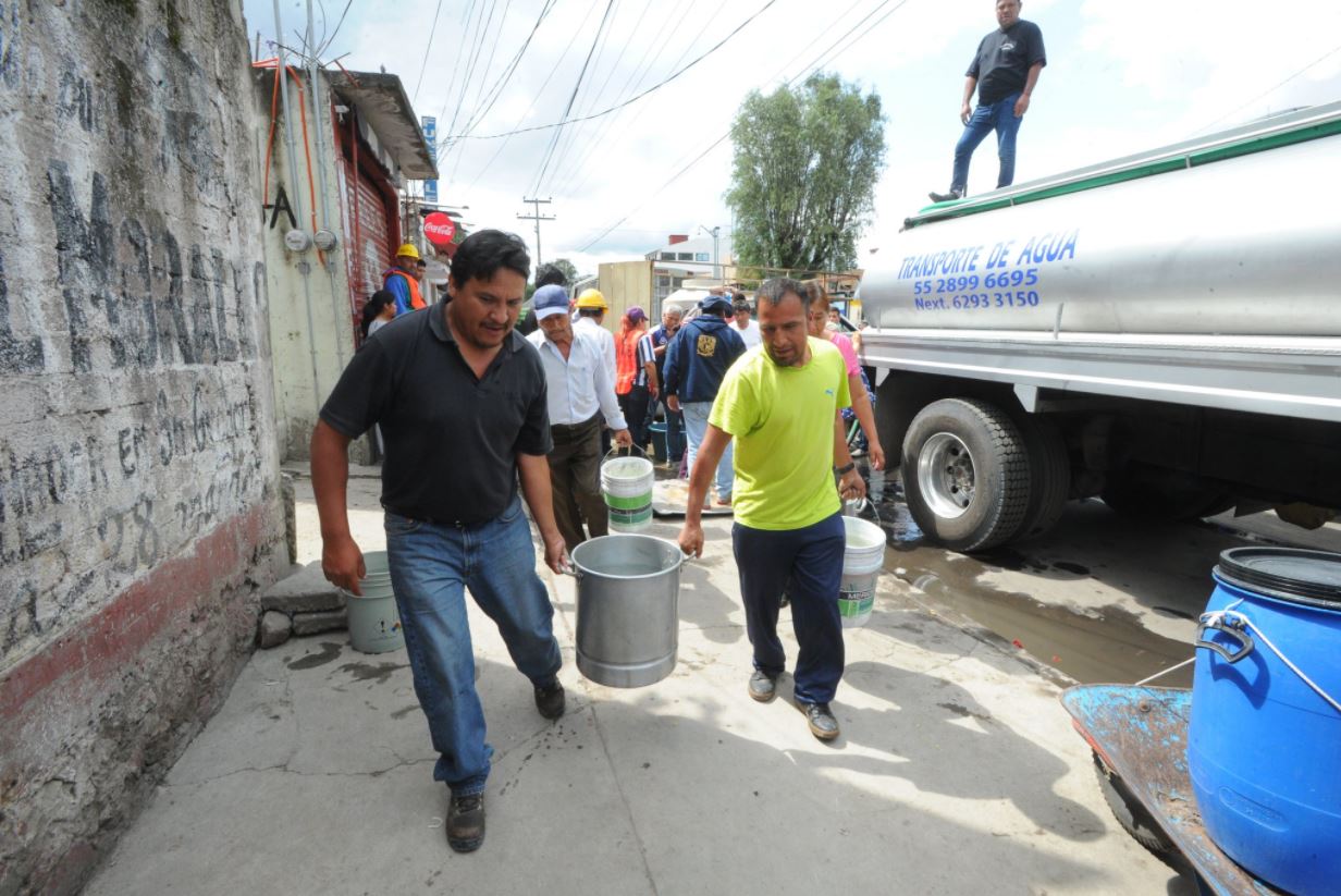 vecinos inconformes por falta de agua cierran avenida ceylan, en delegacion azcapotzalco