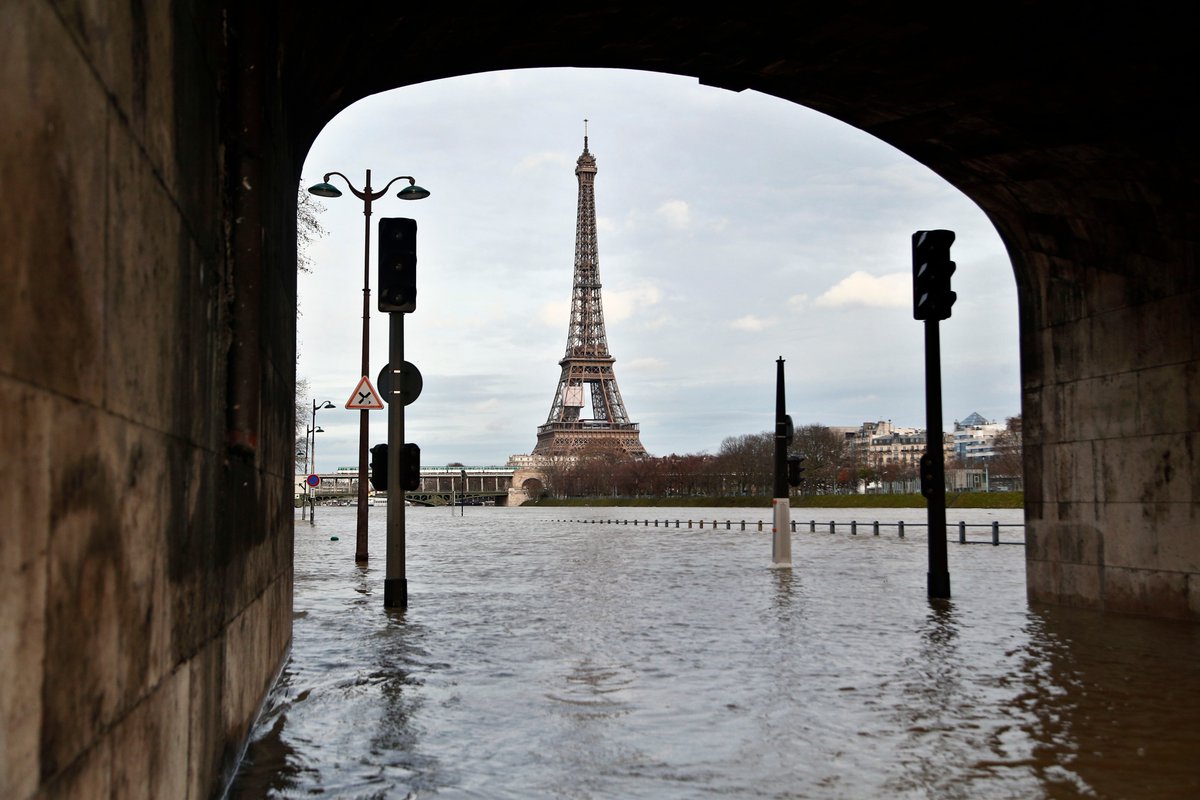 Desalojan cientos París crecida río Sena