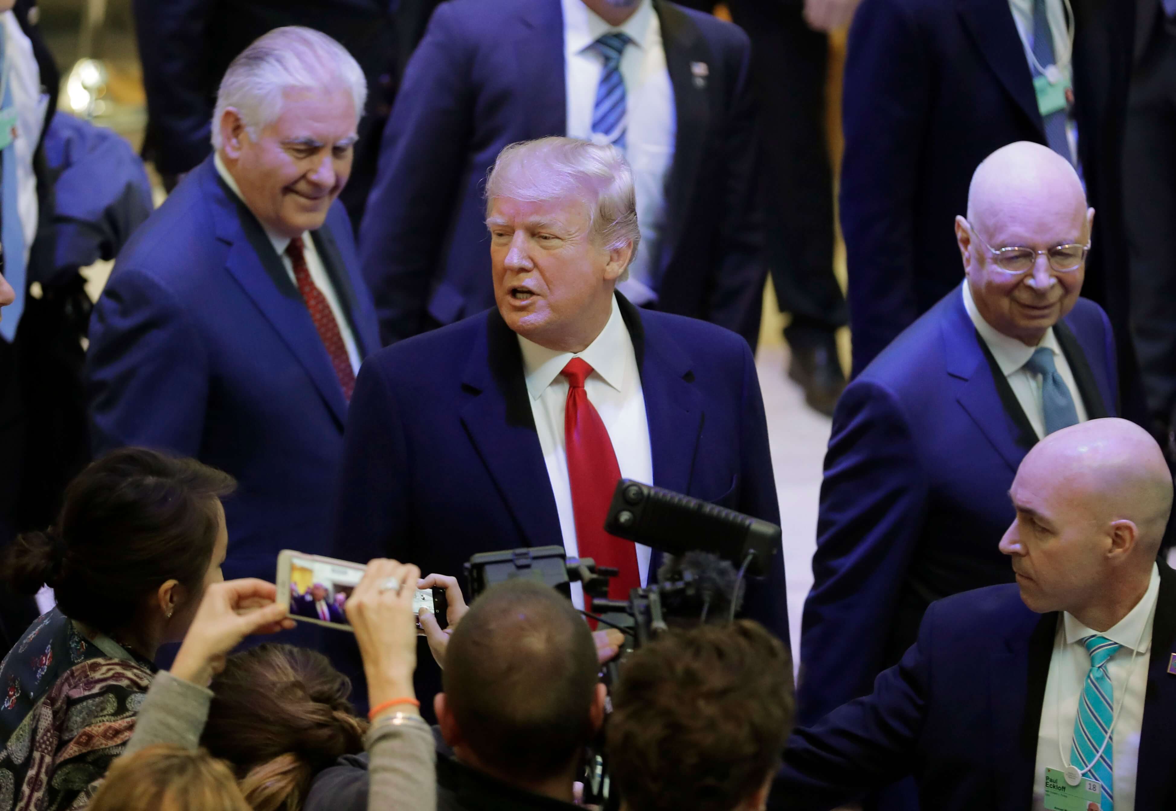 Trump fue abucheado en Davos por criticar a medios de comunicación