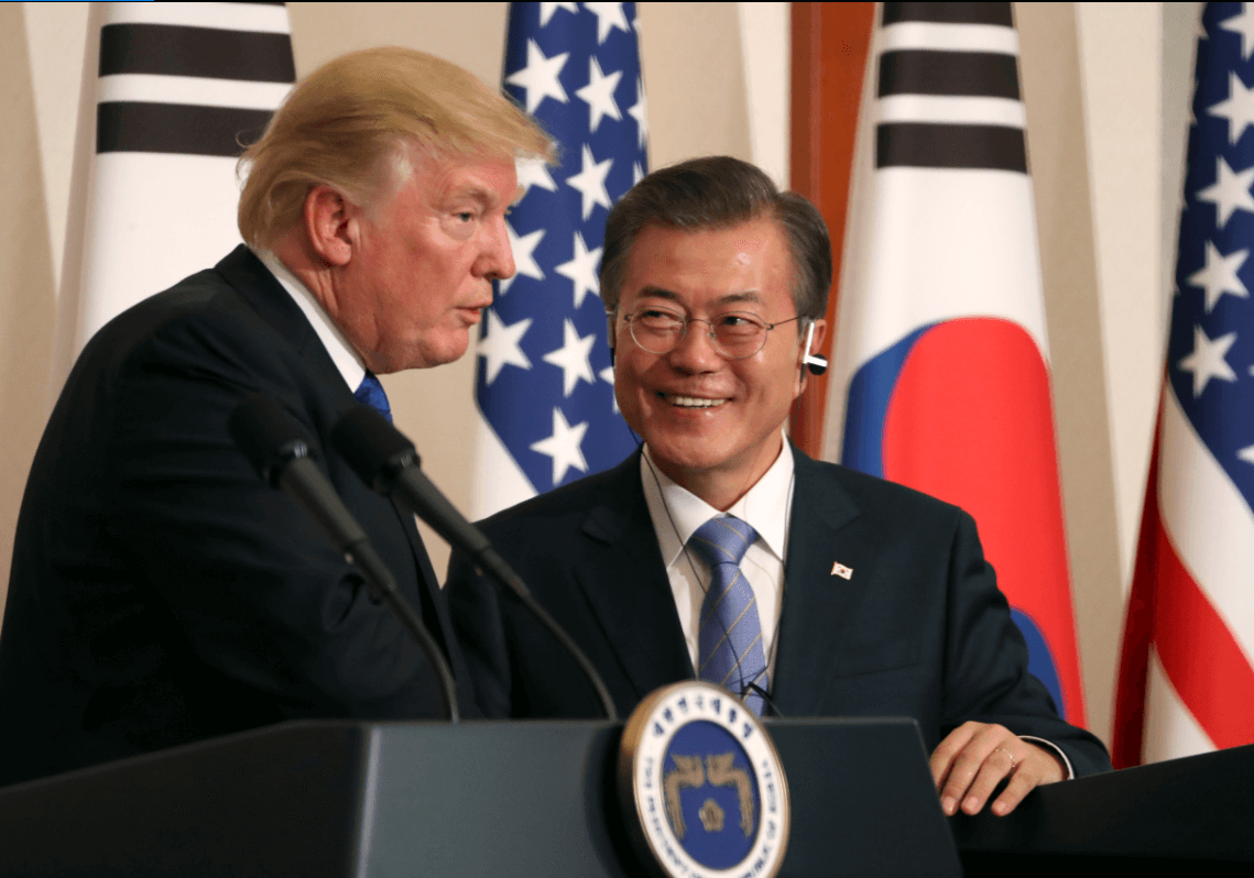 Donald Trump y Moon Jae-in. (AP, archivo)