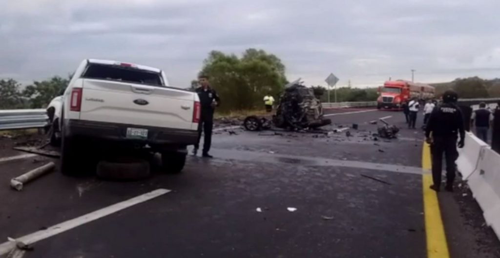 Un bebé y sus padres mueren tras ser impactados en autopista