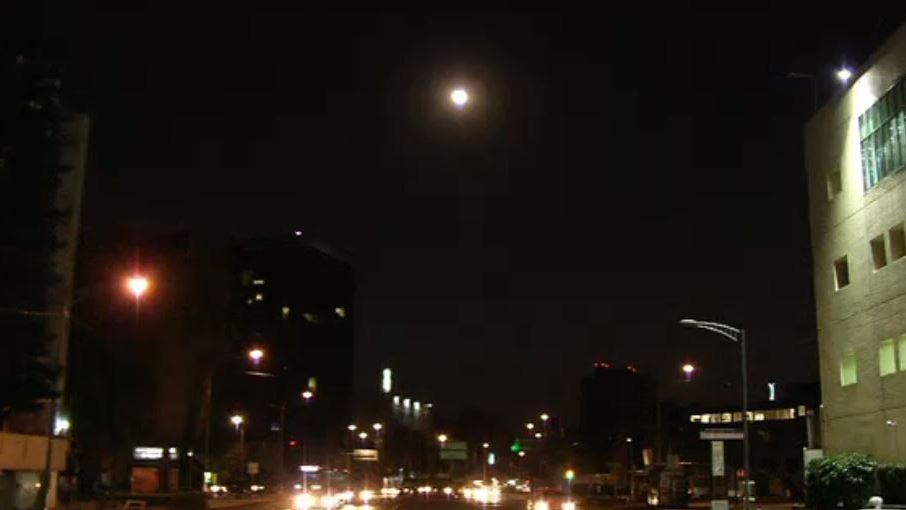 Eclipse lunar es visible de manera parcial en México