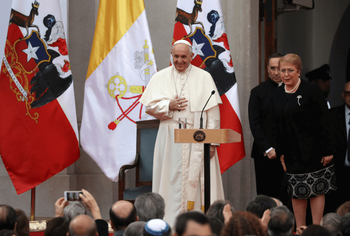 El papa pide perdón por abusos a menores por el clero chileno