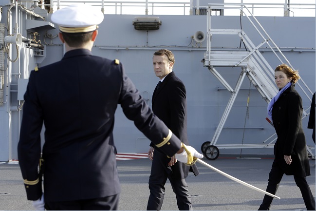 francia restablece el servicio militar obligatorio