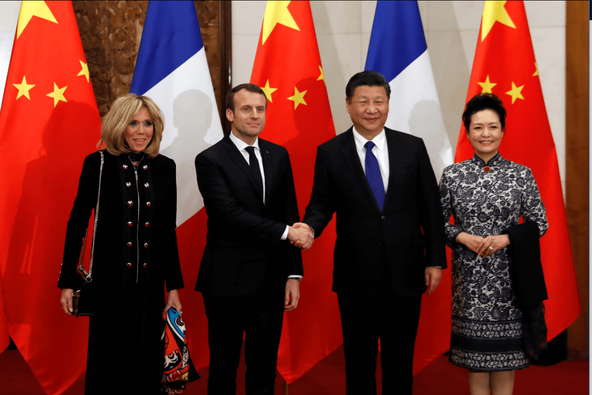 Emmanuel Macron y Xi Jinping con sus esposas AP