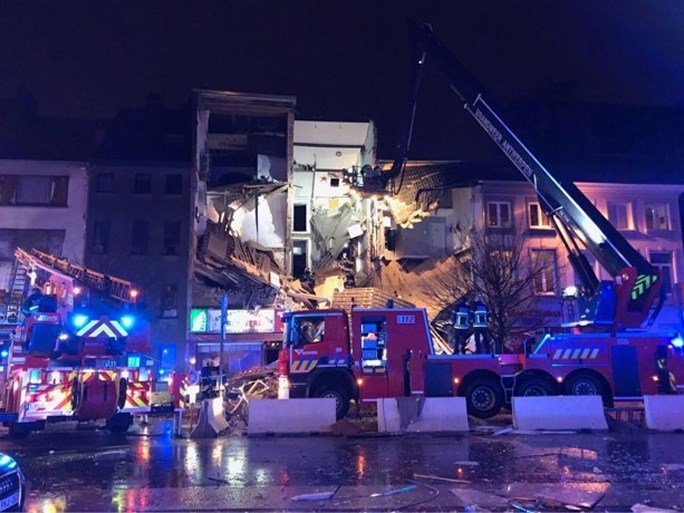 Explosión y derrumbe edificio Bélgica deja varios heridos