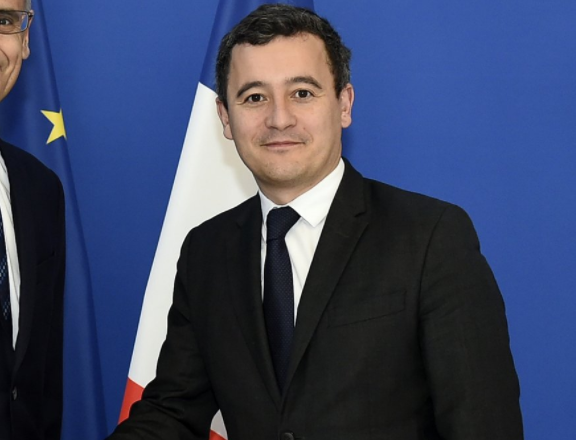 Derecha francesa pide renuncia del ministro de Hacienda, investigado por violación