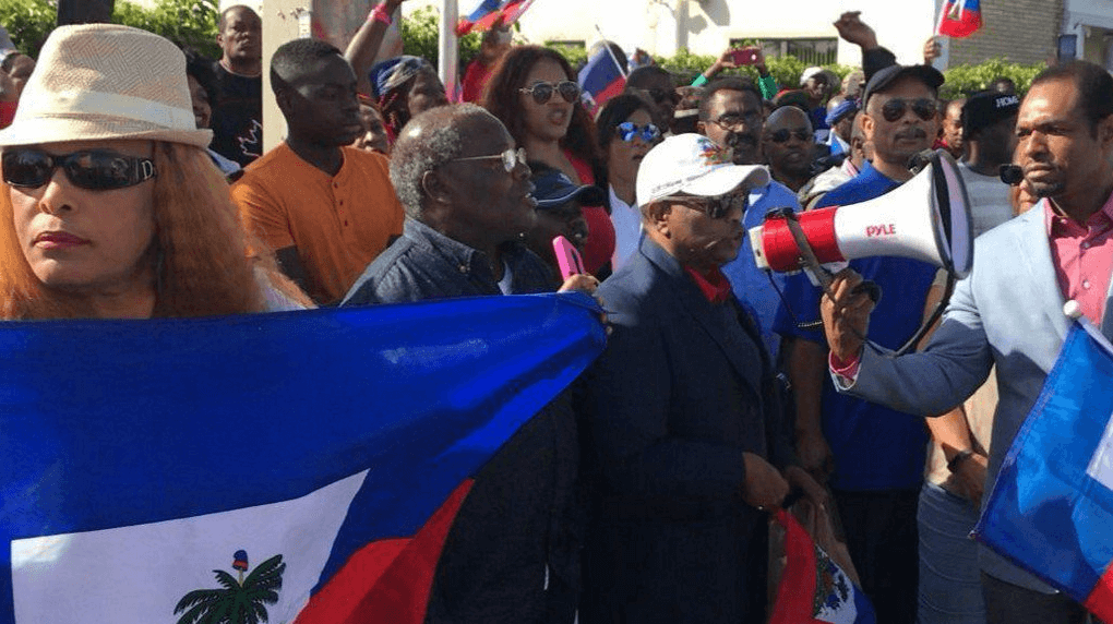 Haitianos protestan en Florida contra comentarios de Trump