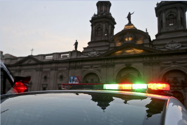 Queman fachada de iglesia en Chile en protesta contra visita del Papa