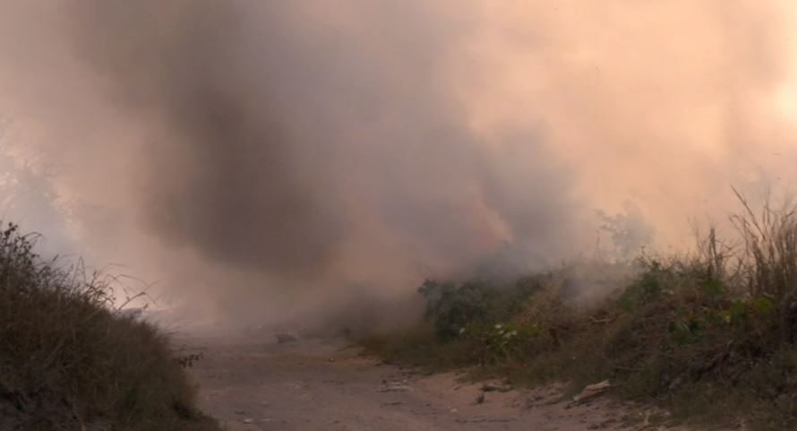 Incendio de basurero amenaza instalaciones de CFE en Veracruz