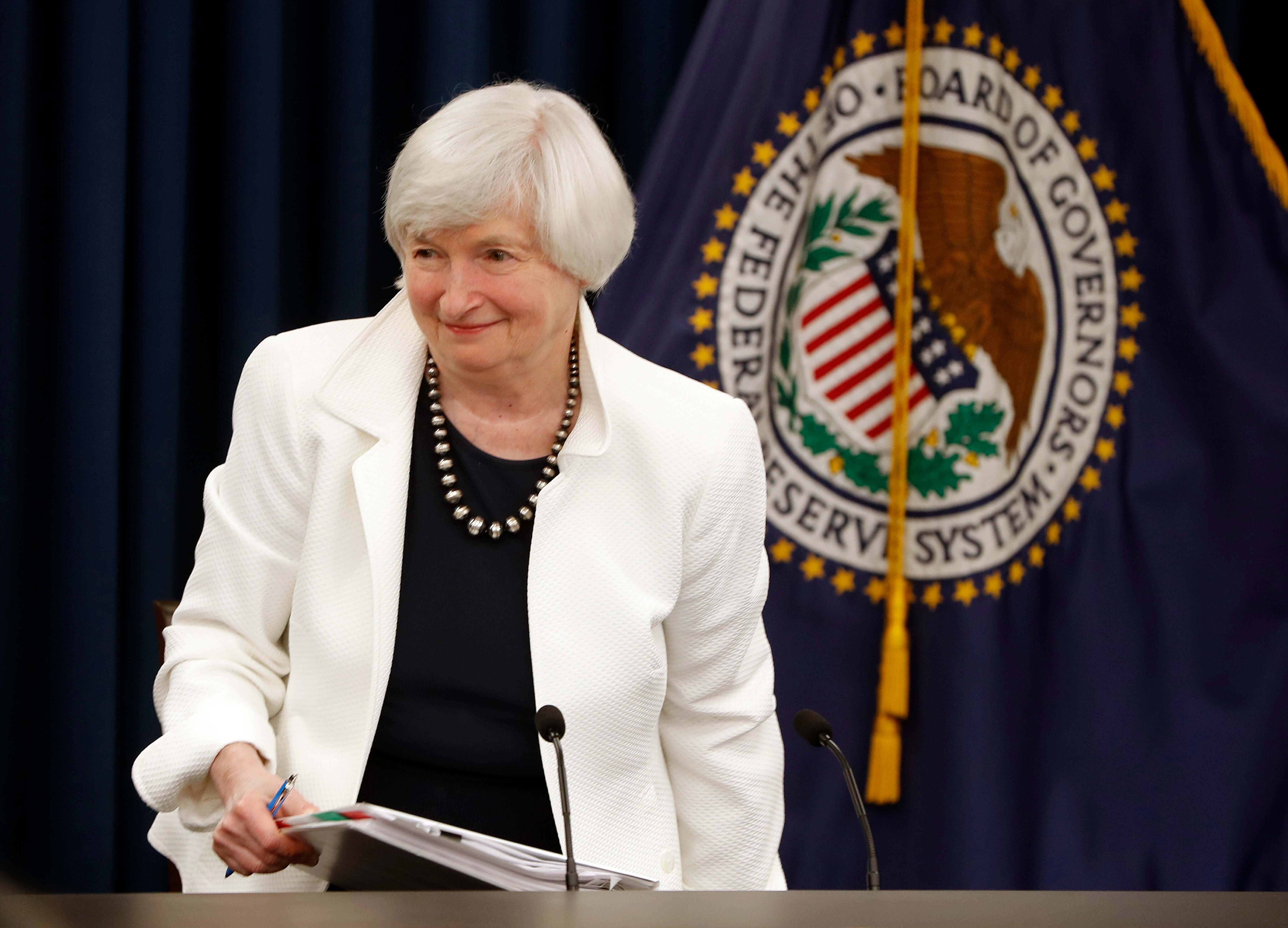Fed mantiene su tasa interés; espera que se acelere la inflación
