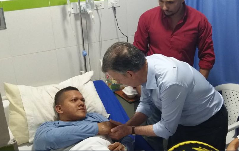 Juan Manuel Santos visitó a los policías heridos en los atentados