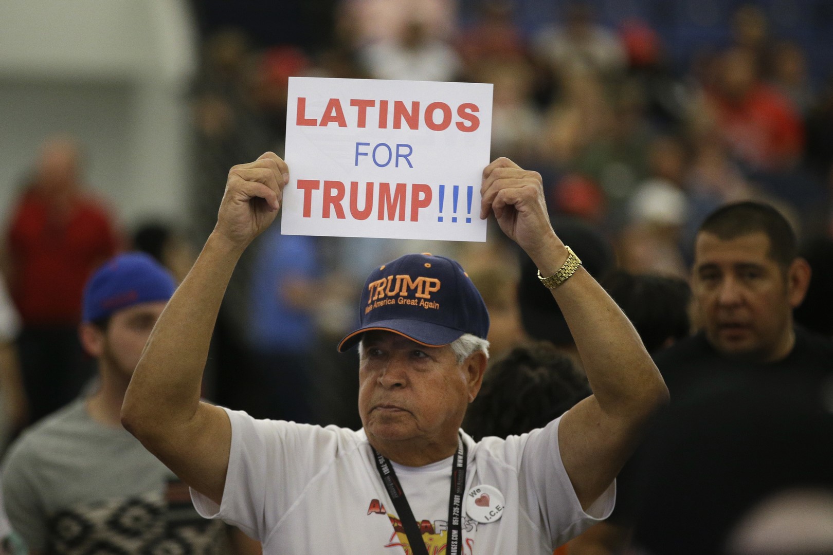 Latinos en Estados Unidos confían más en la economía y Trump