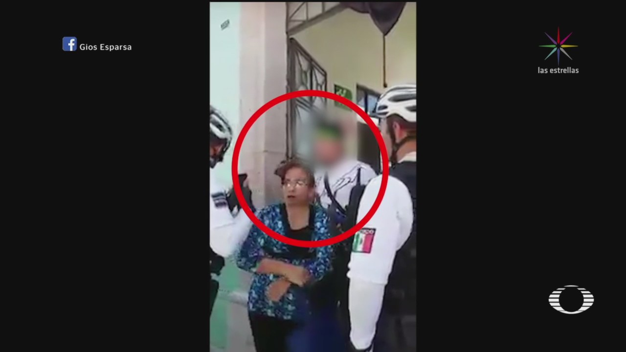 Madre e hijo pelean con policías en Aguascalientes