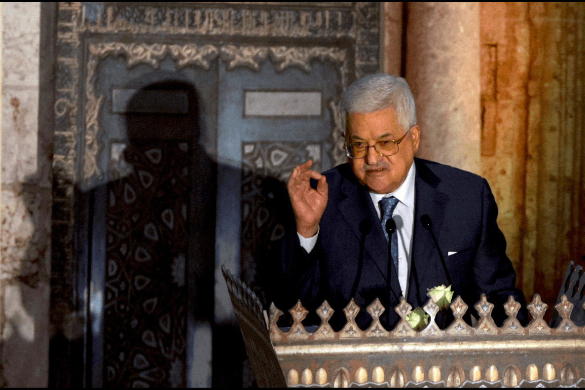 Mahmud Abbas durante una conferencia en El Cairo