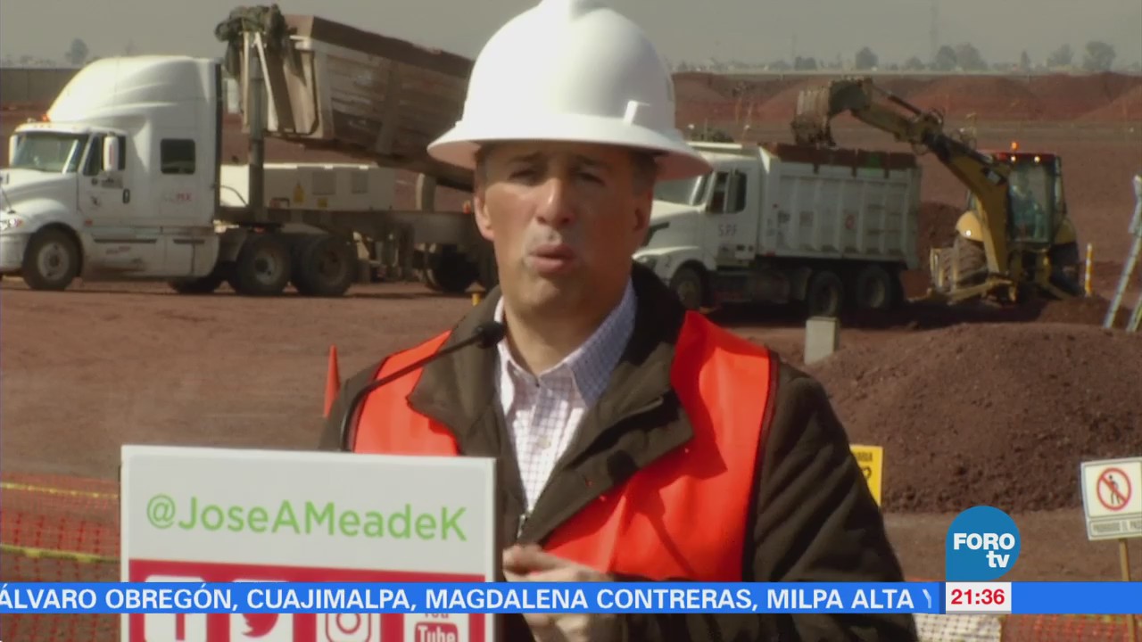 Meade recorre las obras del nuevo aeropuerto de la CDMX